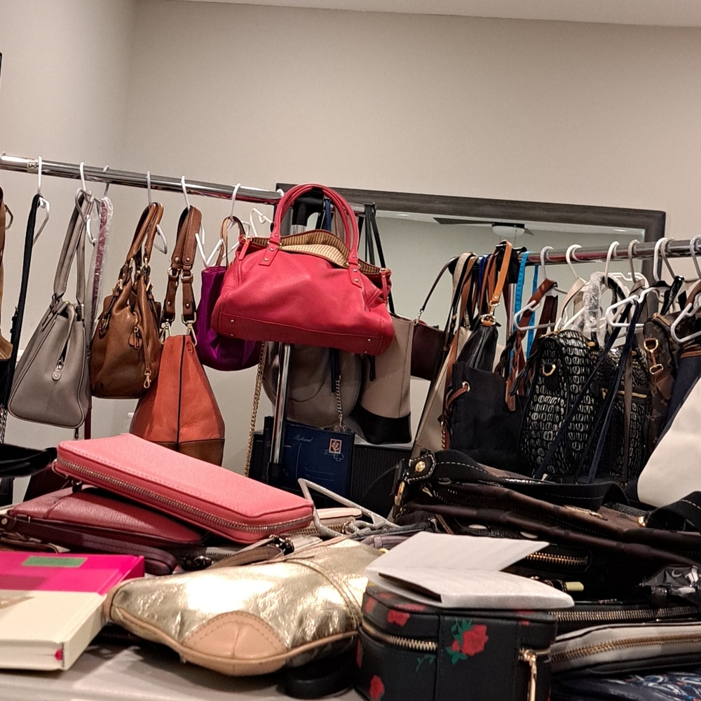 Bags,Wallets,and Crossbodys!